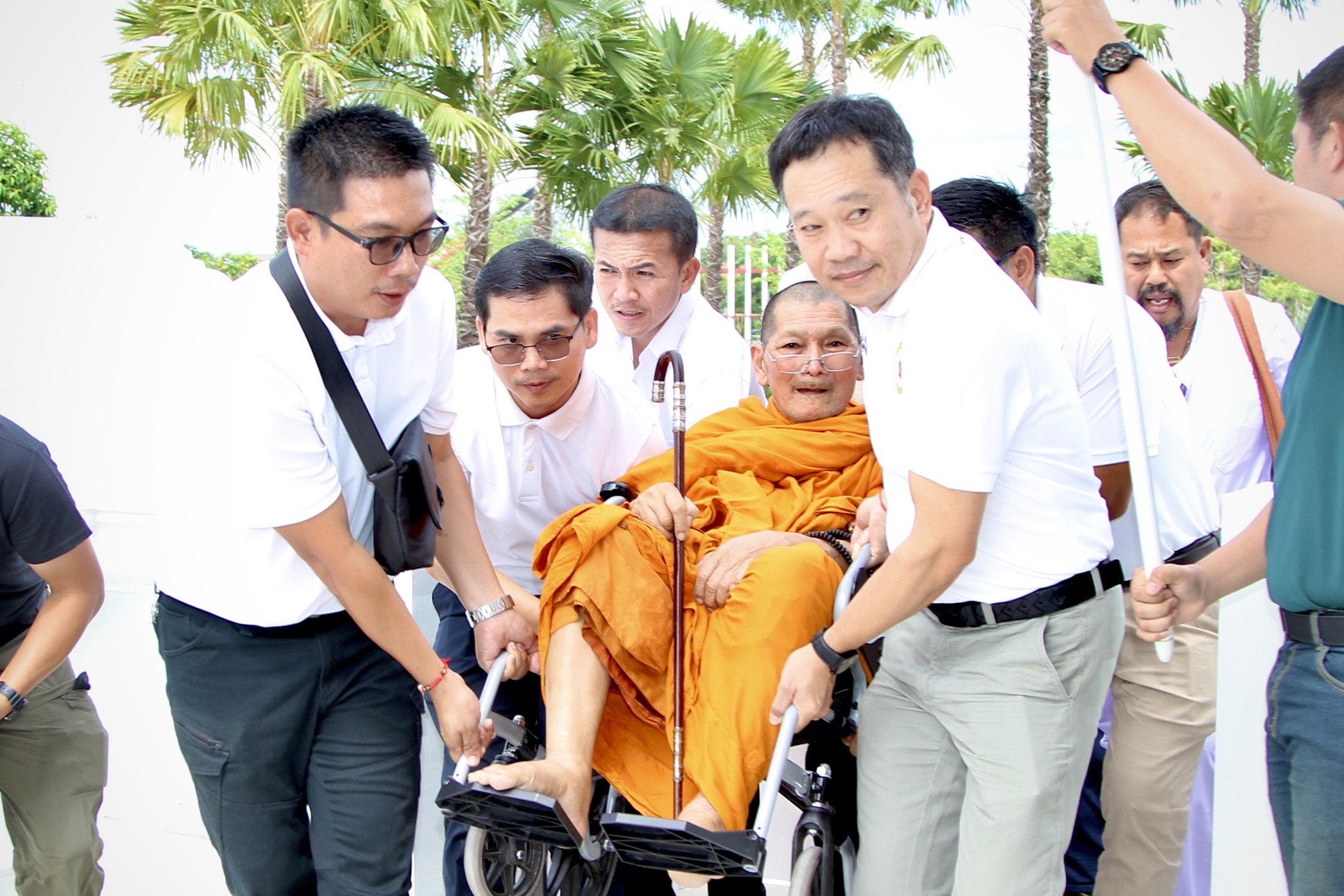 title - รองเลขาธิการ ส.ป.ก. ร่วมคณะ รมช.เกษตรฯ ทำบุญงานพืชสวนโลก พร้อมลงพื้นที่ตรวจเยี่ยม ส.ป.ก.อุดรธานี